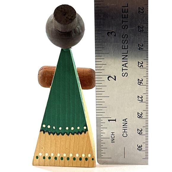 Hand Carved Wooden Woman at Spinning Wheel Folk Art Scandinavian Erzgebirge - Picture 3 of 5